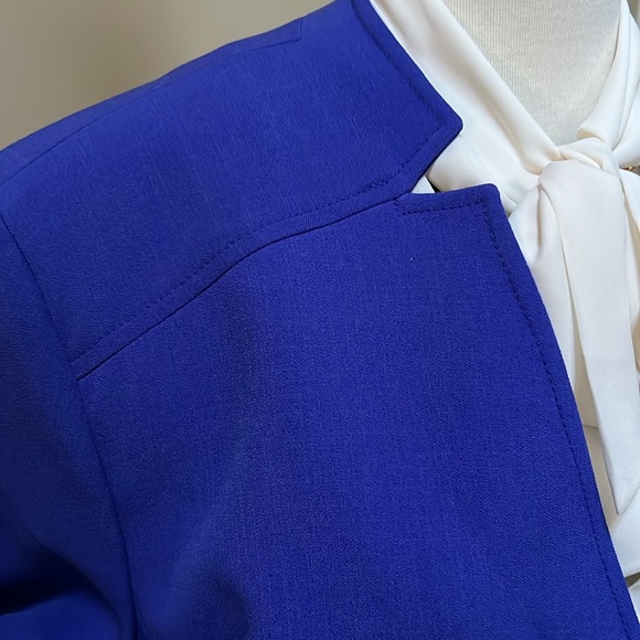 Blue jacket. - Picture 6 of 17